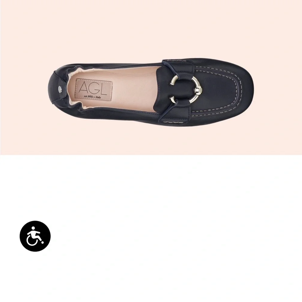 Moccasin with piercing
Midnight SHERYL MOC | AGL
S445.00 size 7.5 - Picture 13 of 16